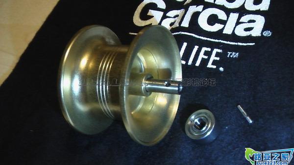 原配的轴承已经分离下来了...