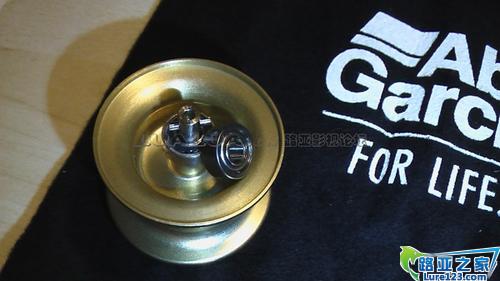 新老轴承合影...这张照片后,原配的老轴就彻底下岗了.....不知何年君再来